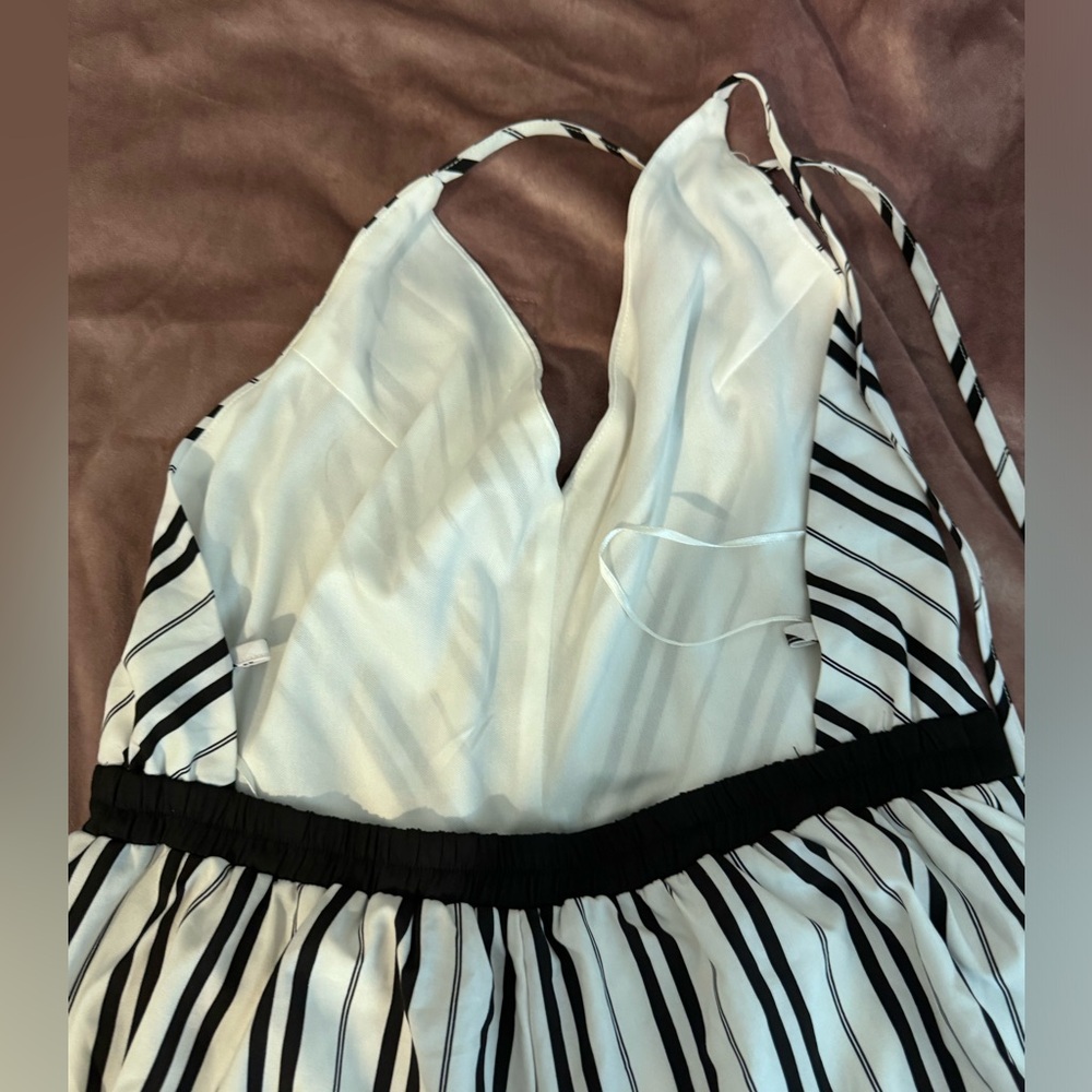 Striped jumpsuit with open back - Picture 3 of 3
